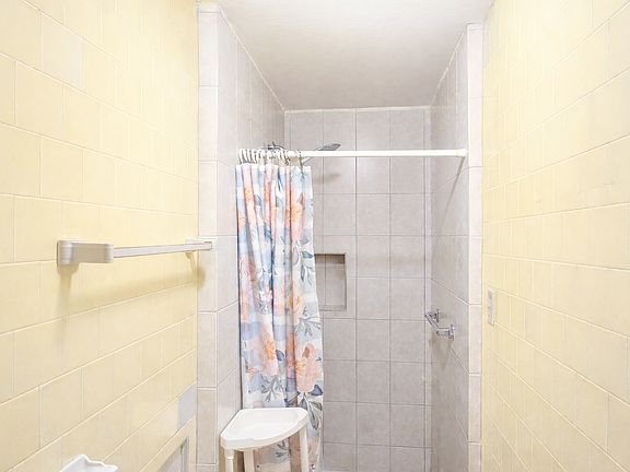 5th image of 837 N G St #14