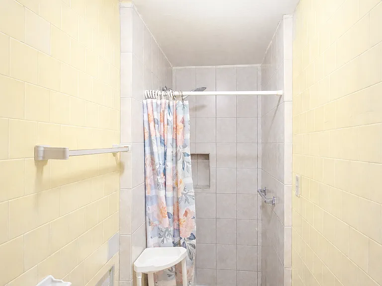 837 N G St #6 — Photo 6