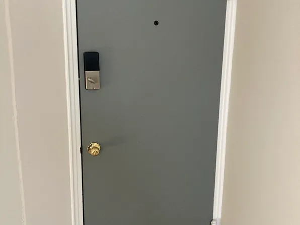 2305 Farrington Ave APT 303, Alexandria, VA 22303