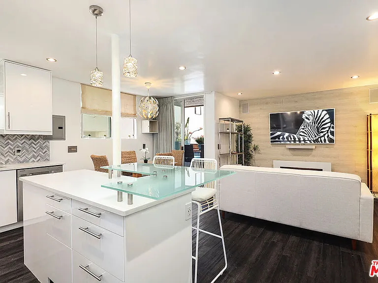 472 Rosecrans Ave — Photo 4