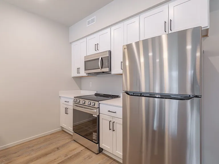 4202 NE Morrow Rd — Photo 3