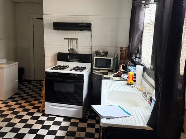 614 S Park St, Elizabeth City, NJ 07206