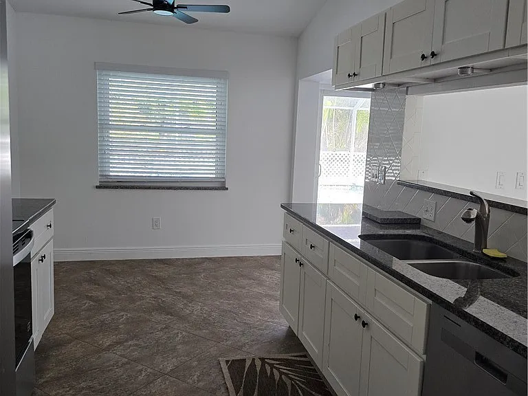 2136 SE 8th Ave — Photo 26