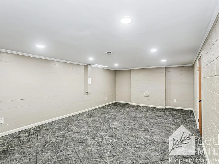 125 S Oakwood Ave — Photo 14