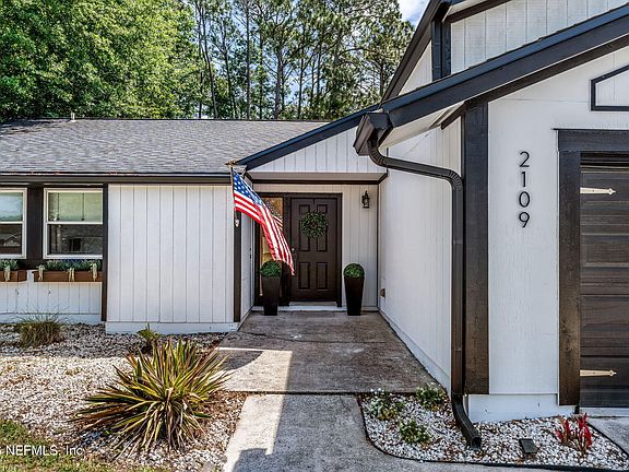 3rd image of 2109 INDIAN SPRINGS Drive