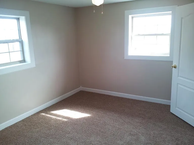 605 S Zion St — Photo 6