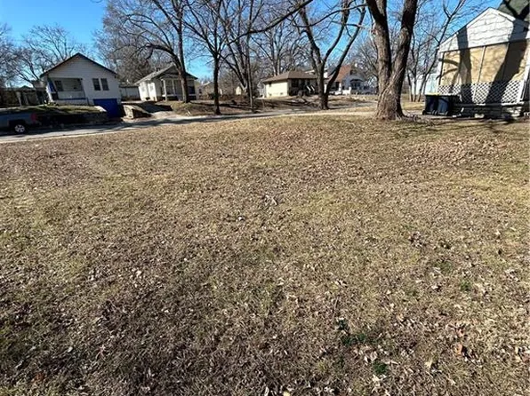 7141 Agnes Ave, Kansas City, MO 64132