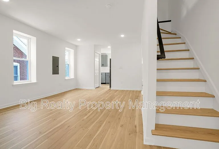 228 Bridge St #2 — Photo 12