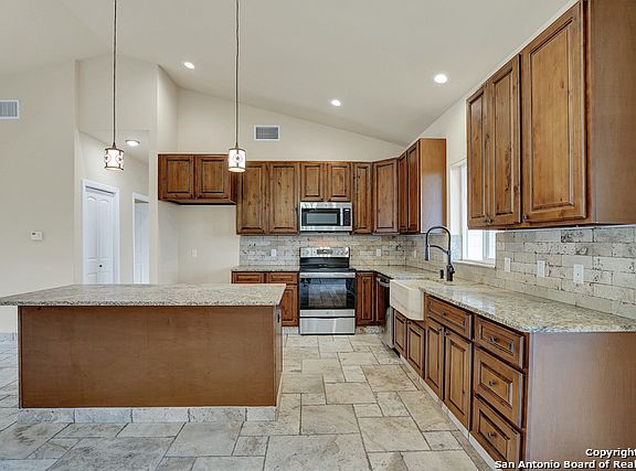 5th image of 1108 Royal Eagle Dr