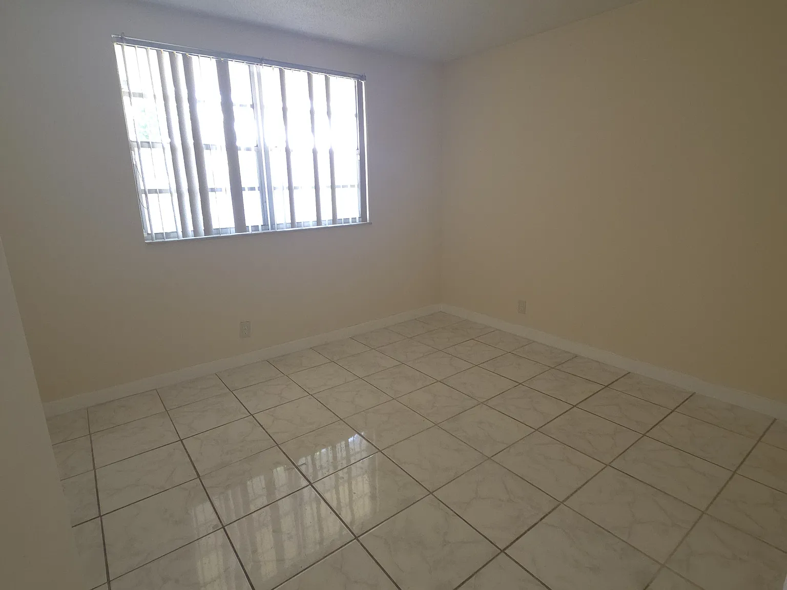 5335 NW 10th Ct — Photo 3
