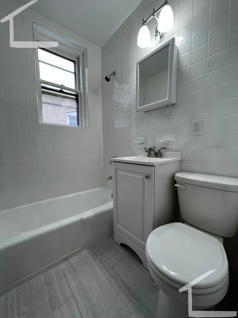 Huge 3 bed with in-unit laundry. — Photo 2