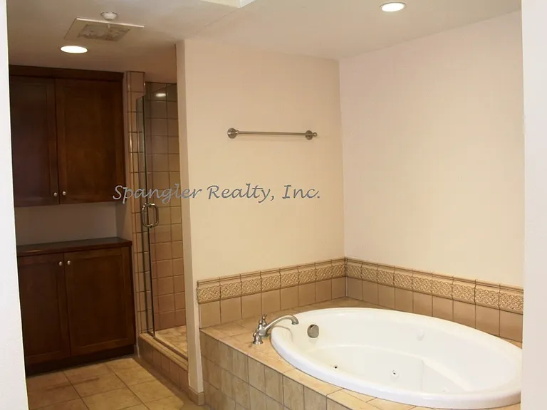 553 Laguna Dr — Photo 9