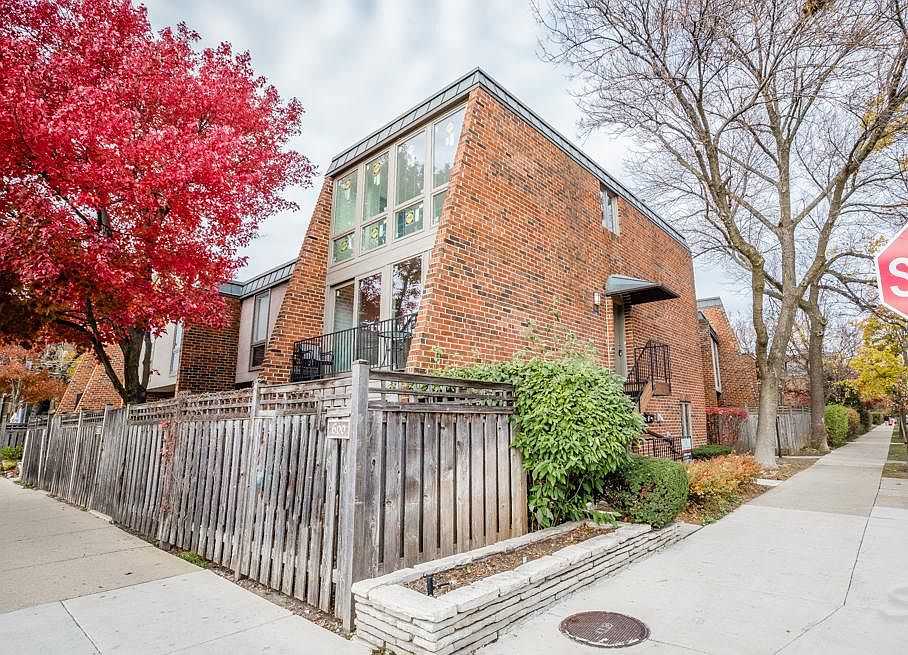 1st image of 600 W Armitage Ave Unit 2