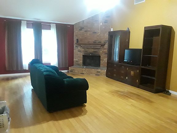 3rd image of 829 Brian Dr