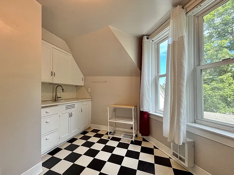 176 S Chestnut St #8 — Photo 8