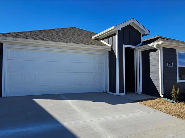 201 NW Bellflower St, Gentry, AR 72734
