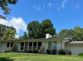 1520 W Markham Rd, Fayetteville, AR 72701