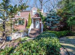 18 Bayberry Rdg, Roslyn, NY 11576