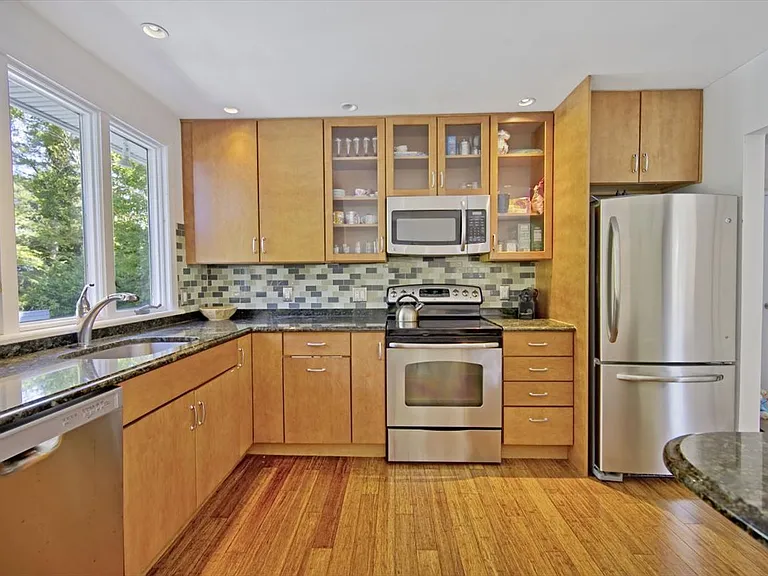 41 Hawthorne Rd — Photo 9