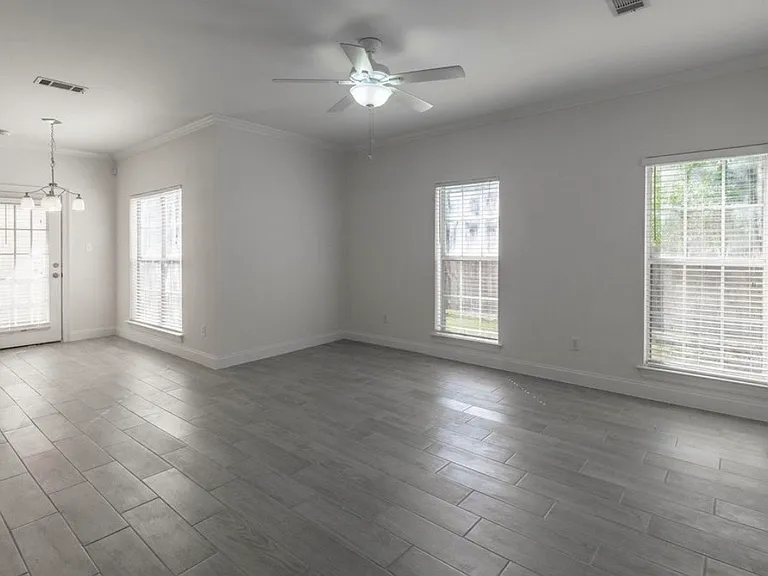 4625 Burbank Dr #206 — Photo 2