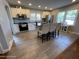 8806 Hudson Ln, Louisville, KY