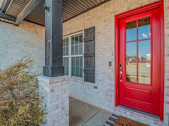 2nd image of 605 Stone Ridge St