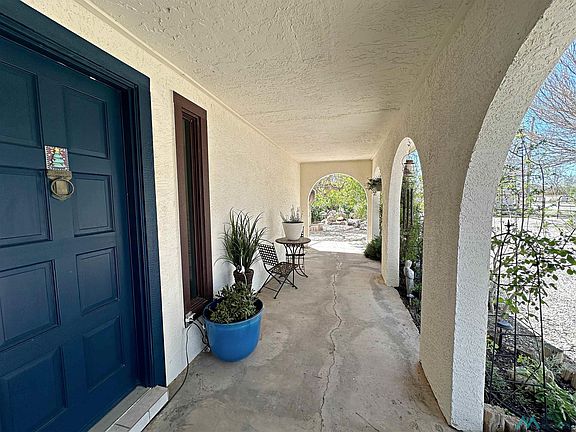 4th image of 4609 Acacia Rd