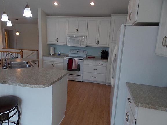 5th image of 3436 Crestwood Dr NE