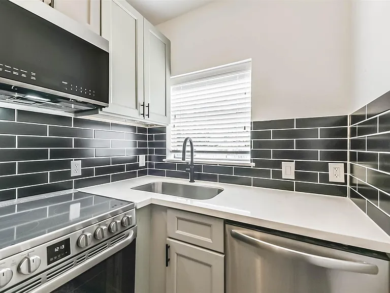 415 Fairview Ave #4 — Photo 5