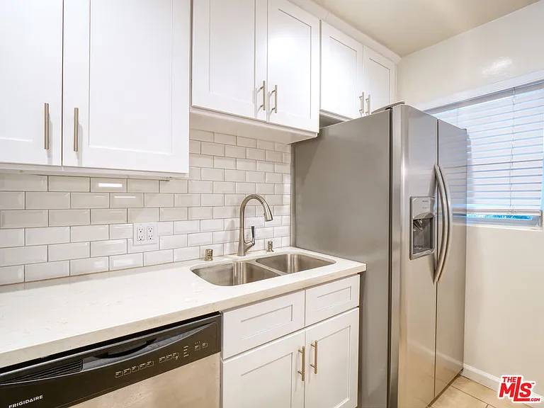 337 N Oakhurst Dr #6 — Photo 8