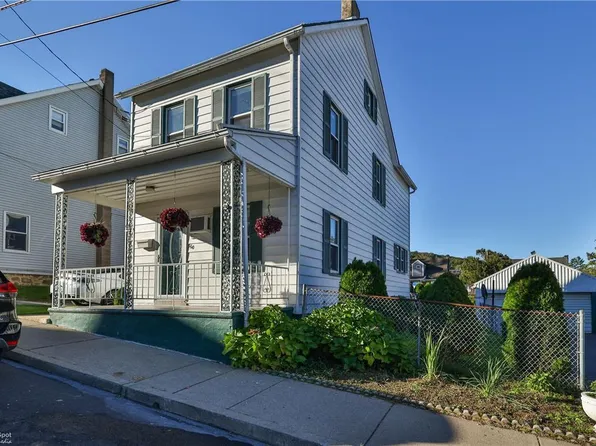 560 S Benner Ave, Fountain Hill, PA 18015