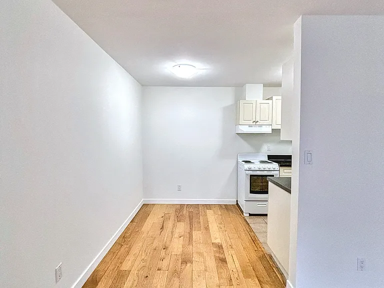 1045 Haro St — Photo 74