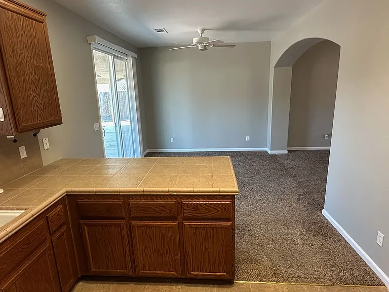 1912 Mount Whitney Ct — Photo 12