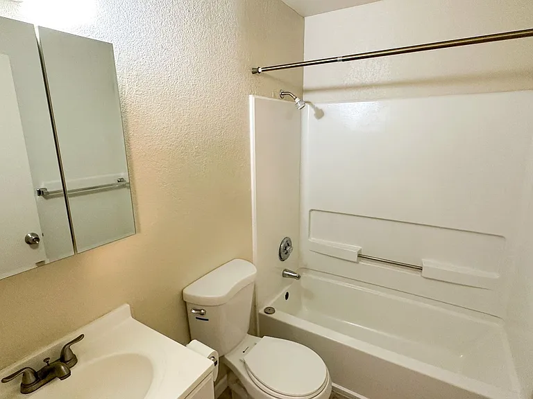 Mountain Vista Apartments — Photo 38