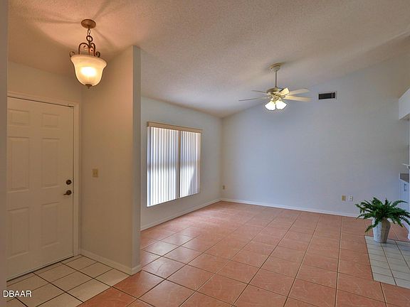 3rd image of 4023 N Waterbridge Cir