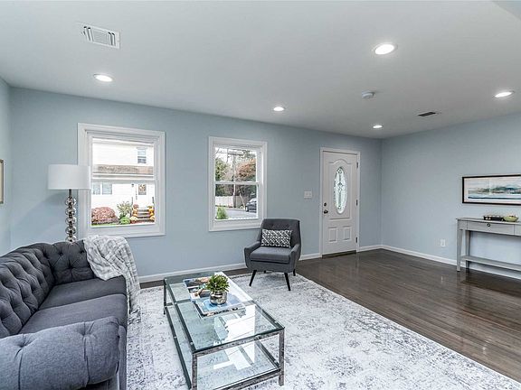 4th image of 207 Butler St