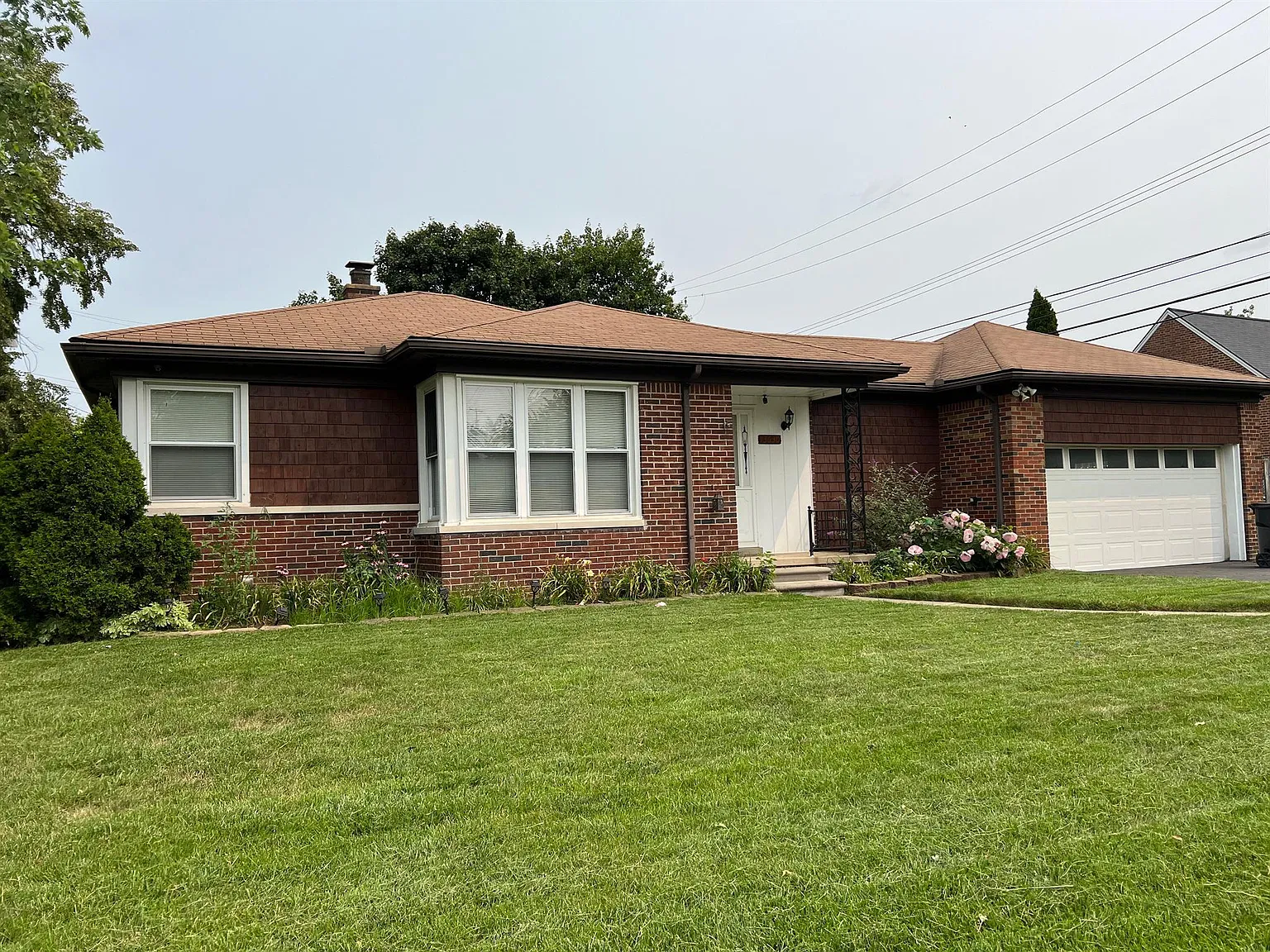 3 bed, 1.0 bath, 1000 sqft, $1,800 — Photo 2