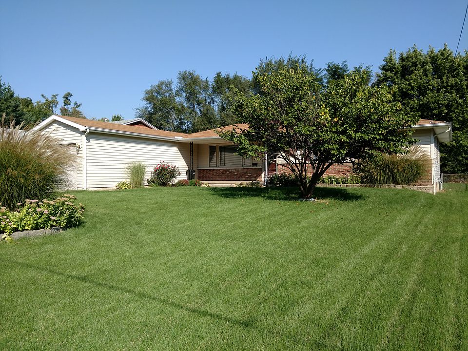 2nd image of 307 E Blackburn St