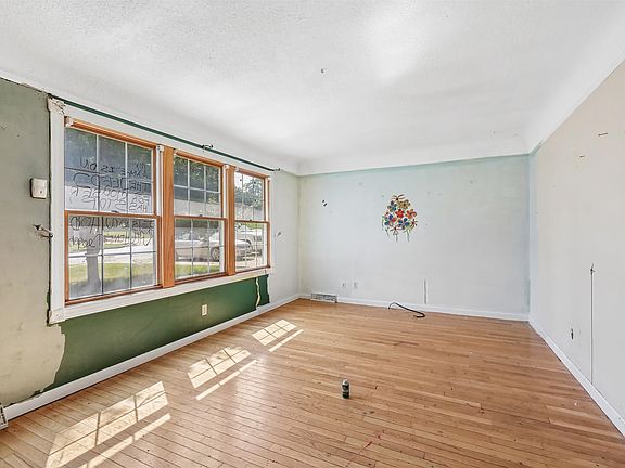 4th image of 101 Bell Ave