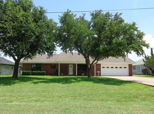 127 Country Dr, Waxahachie, TX 75165