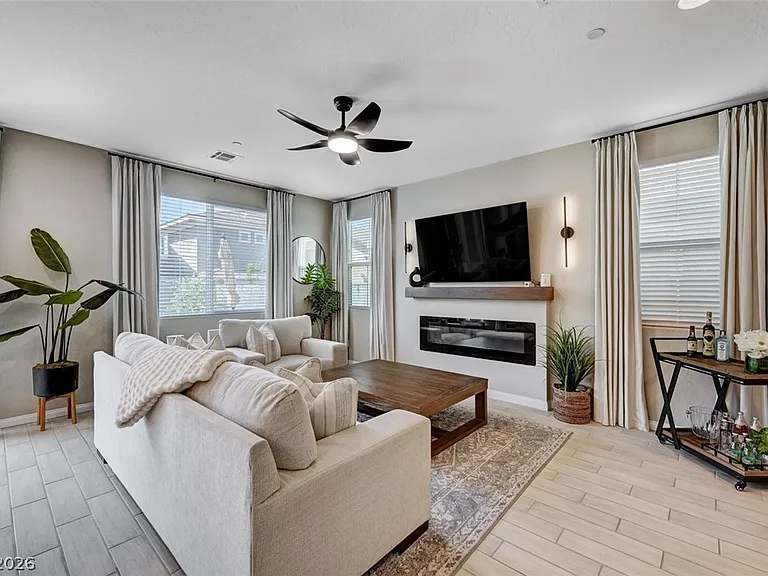 372 Silva Pl — Photo 5