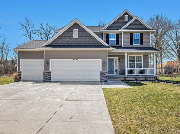 9252 Hidden Oaks Dr, Grand Blanc, MI 48439