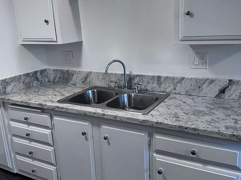 Arlington Apartments — Photo 8
