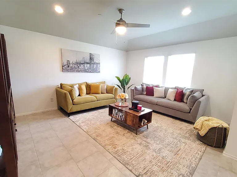 22607 Castello Lakes Dr — Photo 17