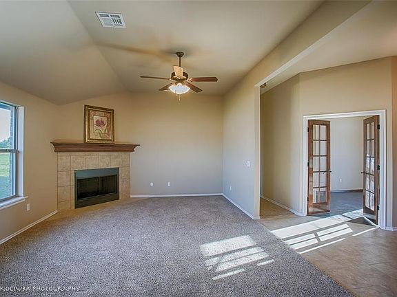 3rd image of 604 N Bighorn Way
