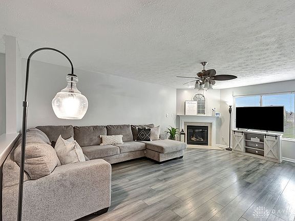 2nd image of 909 Providence Ct