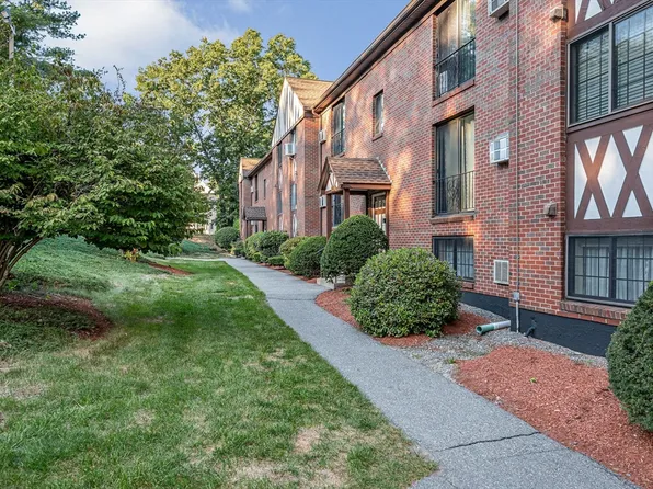 1229 Lawrence St APT 102, Lowell, MA 01852