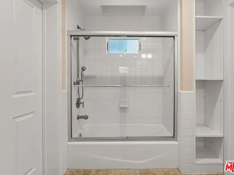 10616 Kinnard Ave #101 — Photo 23