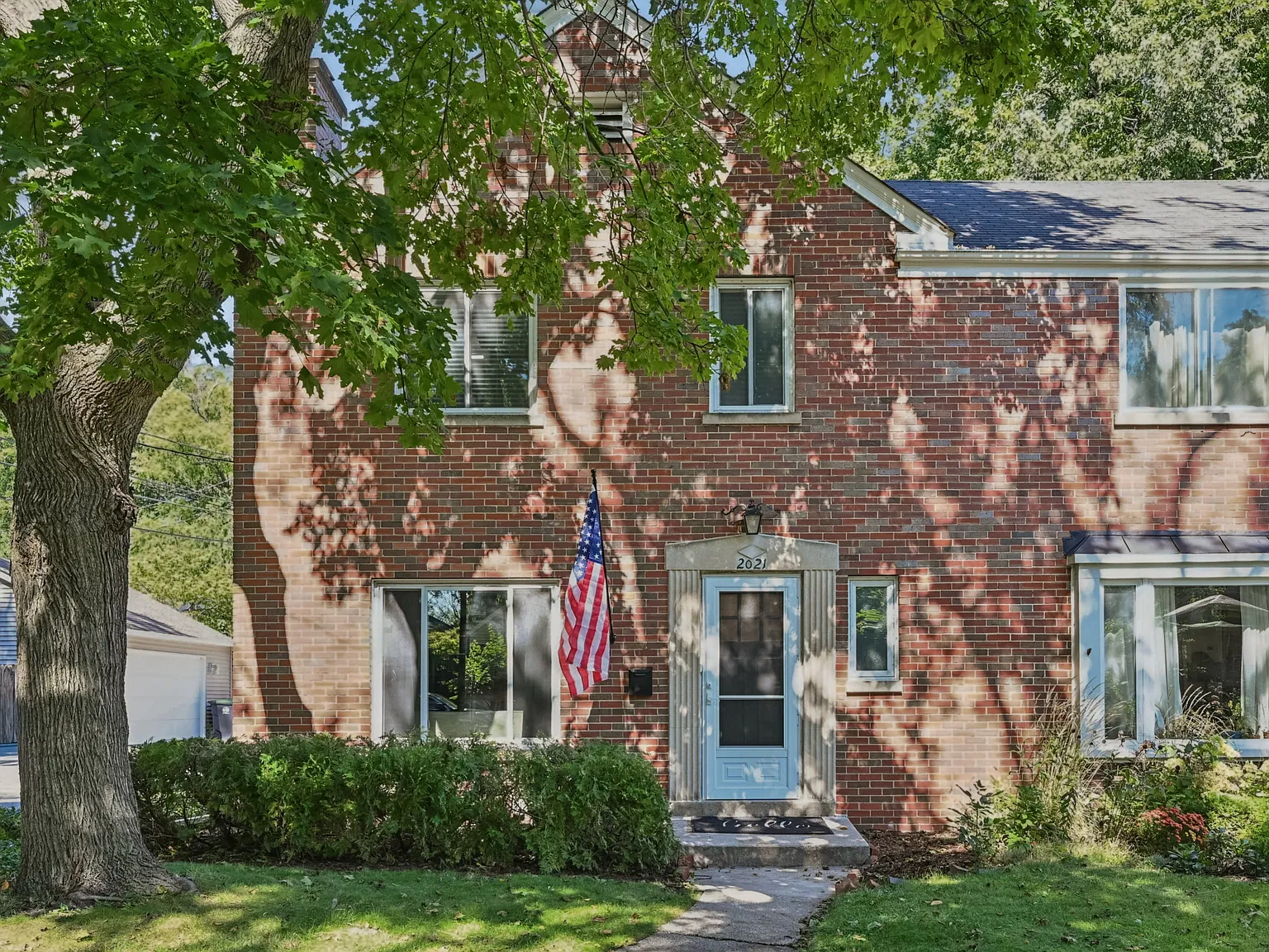 3 bed, 2.5 bath, 1600 sqft, $7,500 — Photo 2