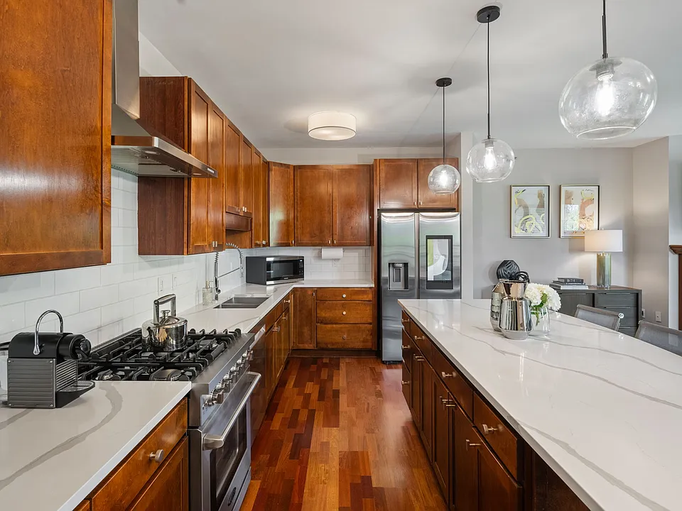 317 Groveland Ave #402
